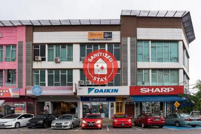 SPOT ON 89757 The Rooms JB