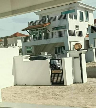 OYO HOME 90769 Flo Inn Homestay Bsi