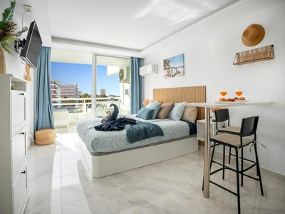 Stylish studio with a balcony and access to a pool, 322