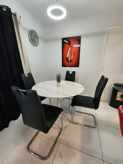3 Bedroom House with King Bed