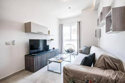 Amazing Location in St Julian's, Paceville 2 Bedroom, with Balcony by Vaganza