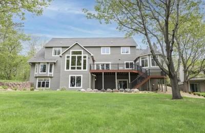 Immerse in Luxury Grand 5BR Lakefront Haven Views