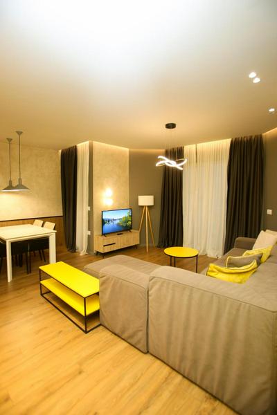 Imperial Visar Apartment Yellow