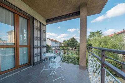 Einstein - Modern Apartment with Balcony