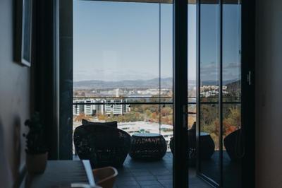 1-Bed with Amazing Views, Gym, BBQ & Parking