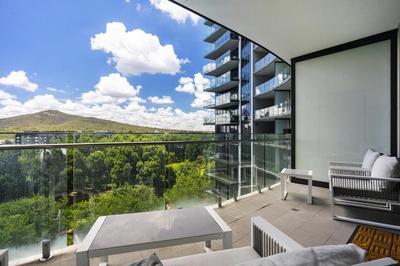Sky High Views in the Heart of Canberra