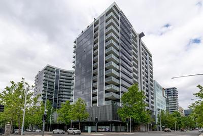 Executive Balcony Apartment in Central Canberra