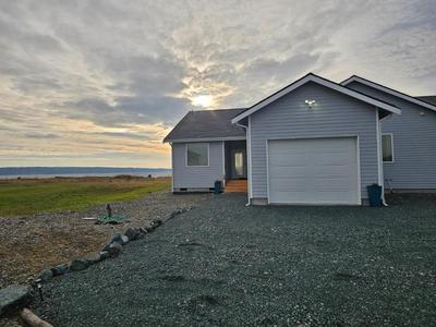 Modern Beachfront Stay at the Admiralty Retreat