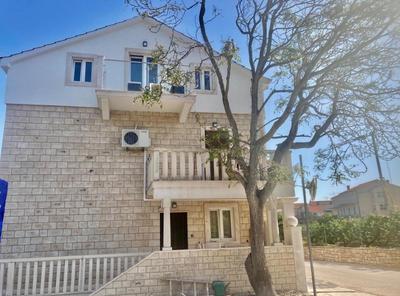 Elegant Sutivan Apartments with Balcony