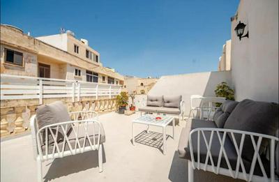 Large 200year old room 2 min away from Mdina
