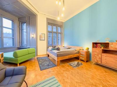 Rose House - Modern 5BR Home in Central Budapest AC