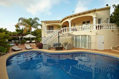 Luxury 5 Bed Mountain Views Heated Pool Games Room
