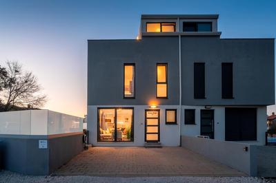 Casa Jugo by Briskva