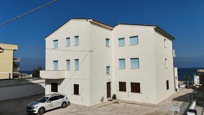 RS316 - Marcelli, bilocale in residence fronte mare pt