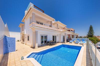 Villa Sunflower by Ocvillas