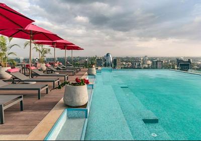 Lovely 2-bedroom Serviced Hotel Suites with Pool and Wi-Fi at Skynest