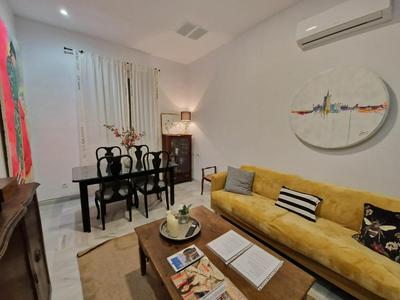 Spacious apartment in Seville with garden 85 m²