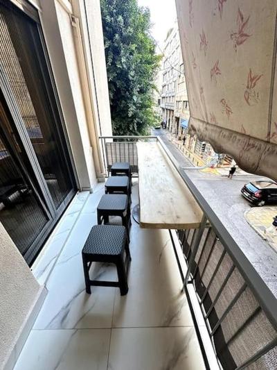 Spacious Oasis 3BR Balcony Apt Downtown