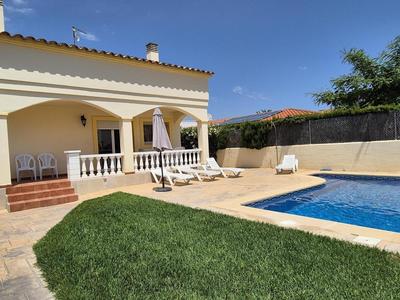 Casa amplia con piscina privada, WiFi, estacionamiento y admite mascotas, a 250m de la playa - ES-348-8