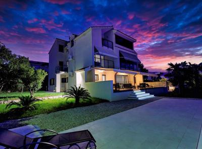 Spacious Kastel Stafilic Apartment with Private Pool