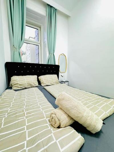 Cozy 9BR Apartment for 18 Near Augarten