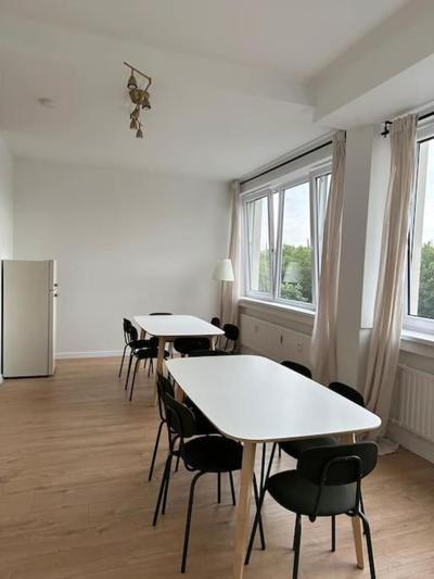 Helles Elegantes Zimmer in Berlin-Schoeneberg