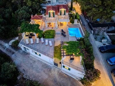 Villa Julia with heated pool and hot tub, ideal for large groups