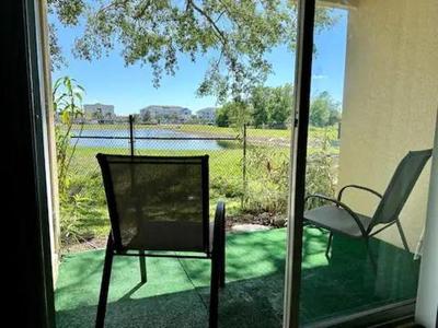 Modern 2BR Lakeview Near Orlando Airport Free Parking