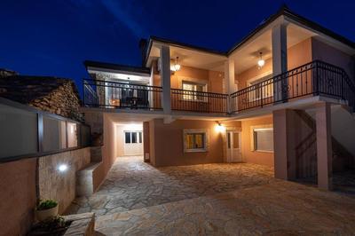 MY DALMATIA - Holiday home Lana with private heated pool and sauna