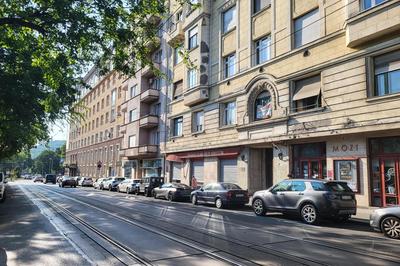 Central - Spacious - Classic Charm