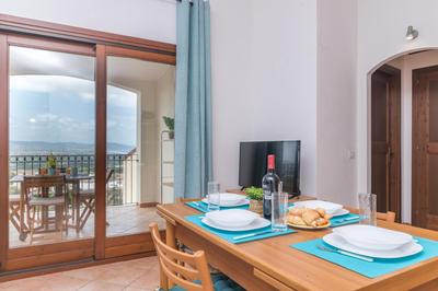 Nicole House With Stunning View And Pool - Happy Rentals