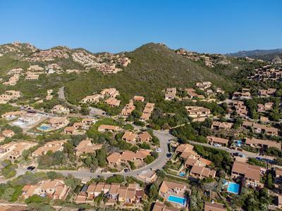Residence with swimming-pool in Costa Paradiso, apartments 6 beds with private outdoor area