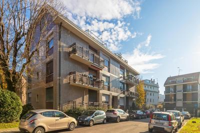Free Private parking - 5 min to Metro - Access Control Guard - Quiet