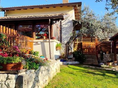 "La casetta" indipendente, con ampio spazio verde