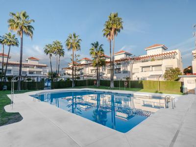 Family Fairways I Spacious 4-Bedroom Townhouse Near Beach & Golf, Estepona