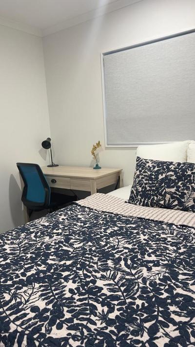 Spacious queen bedroom Auckland photo 5
