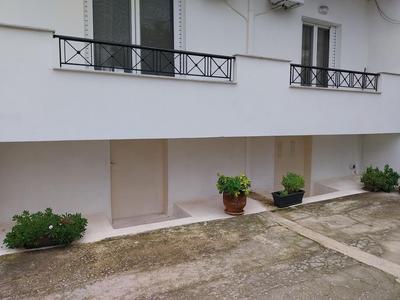 Nav Apart, Salamina