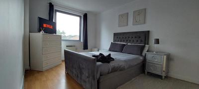 Deptford Hidden Gem With Pool & Gym with Secure Parking