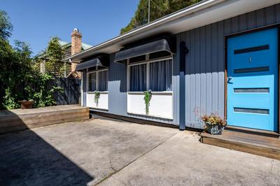 Orton Blue- Beachside getaway for 4, Pets welcome, Aircon, Park and walk to everything!