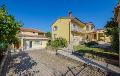 Beautiful Home In Porec With Wifi