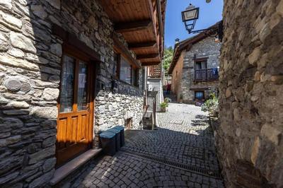 Caverna Moderna 10 min da Aosta-Parcheggio Gratis