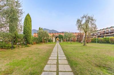 Vacation paradise in Iseo Lake with many pools