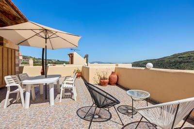 Countryside Apartment 2 with Shared Swimming Pool