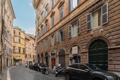 Via del Piè di Marmo Private Apartment