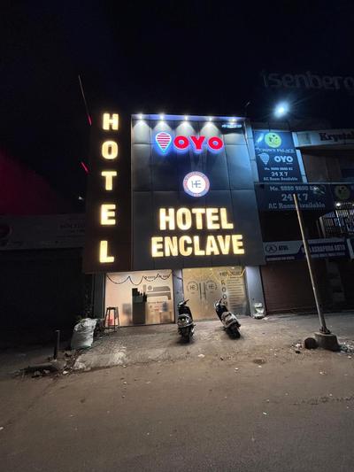 Hotel Enclave Room