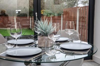 Spacious, Modern 2 Bed Apartment With Ensuites