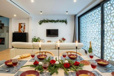LeonAlba House Private Villa Private rooftop Private Pool Private Andalusian Courtyard Free Parking BBQ 8 Guests