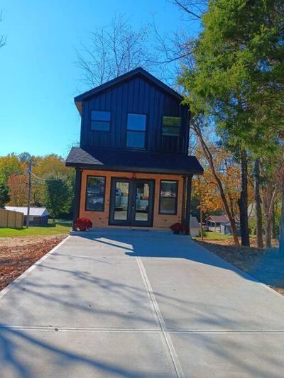 The Bears Den at the Lake