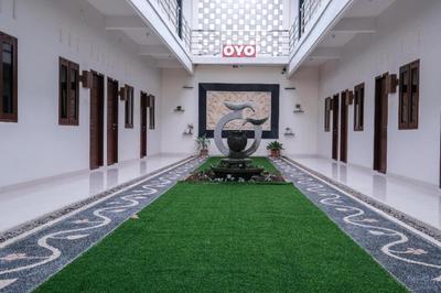 OYO 2587 Enfaza Guesthouse