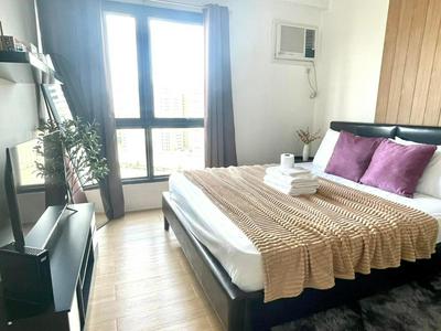 Staycation QC Vinia Residence near MRT and Malls